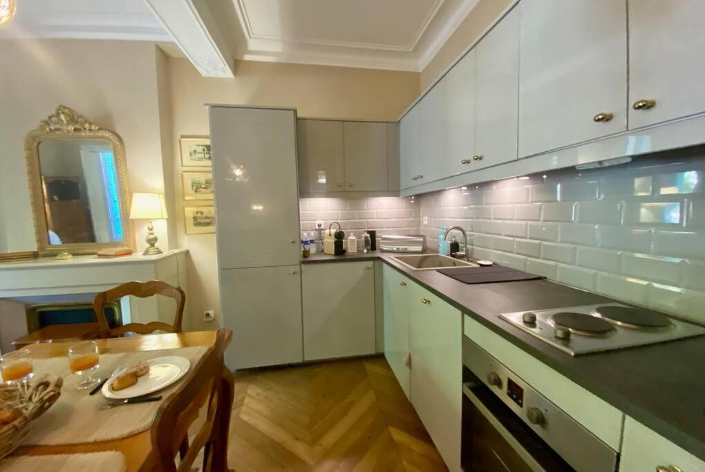 L'Historien - Avec Balcon Coeur De Nimes Apartman Kültér fotó