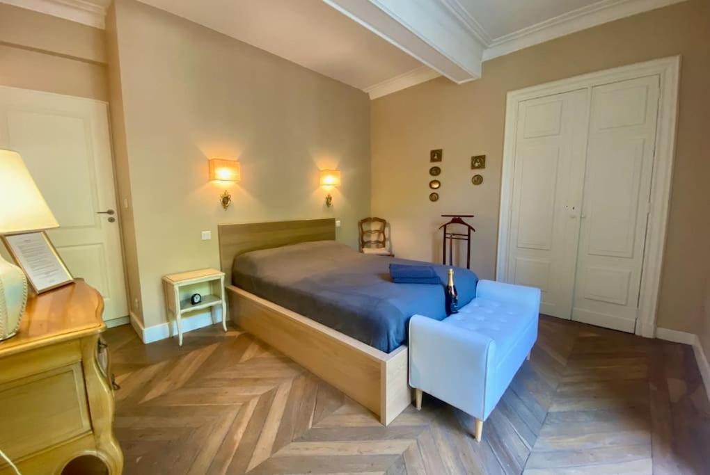 L'Historien - Avec Balcon Coeur De Nimes Apartman Kültér fotó
