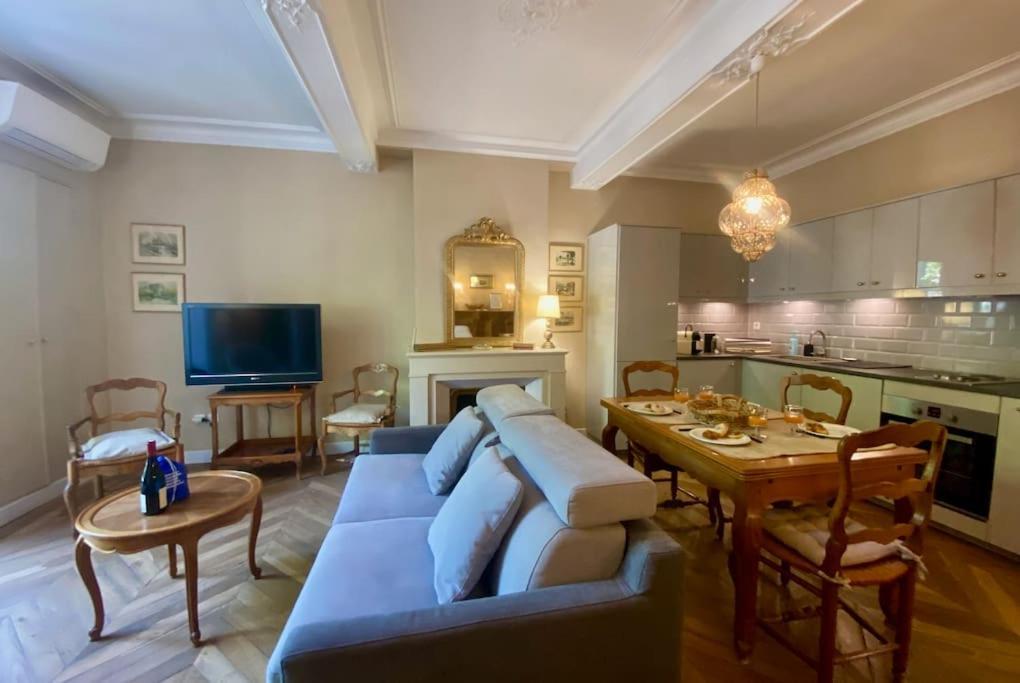L'Historien - Avec Balcon Coeur De Nimes Apartman Kültér fotó