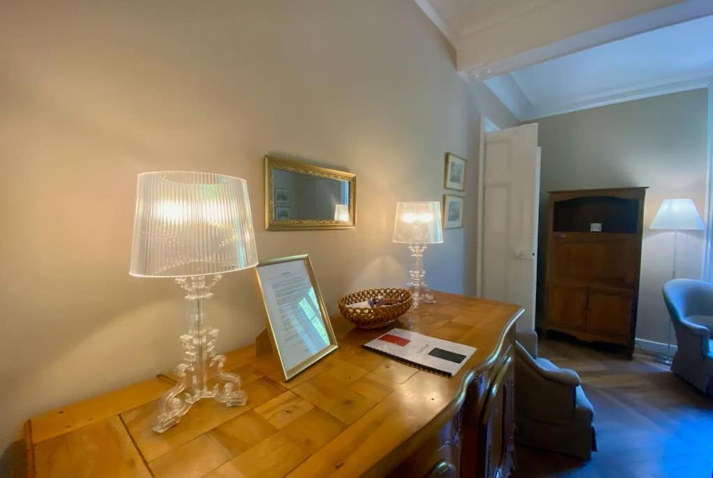 L'Historien - Avec Balcon Coeur De Nimes Apartman Kültér fotó